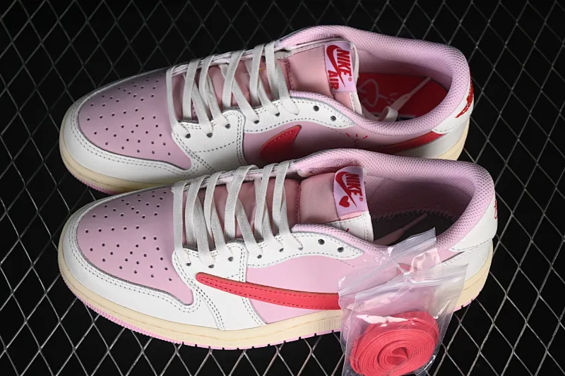All categories Air Jordan Jordan series basketball shoes Air Jordan 1 Low OG version Travis Scott x Air Jordan 1 Low OG AJ1 Joe 1 undercut low IQ7604-101